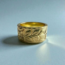 Load image into Gallery viewer, Hibiscus Kiss Design with Maile 10mm Flat Ring in 14K Green Gold
