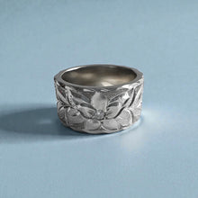 Load image into Gallery viewer, Maile &amp; Hibiscus 10mm Flat Ring with Diamond in 14K White Gold in size 6 3/4
