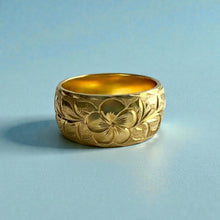 Load image into Gallery viewer, Maile &amp; Plumeria 10mm Ring in 18K Green Gold in size 9
