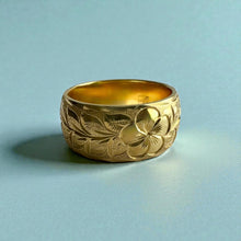 Load image into Gallery viewer, Maile &amp; Plumeria 10mm Ring in 18K Green Gold in size 9
