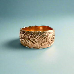 Scalloped Maile & Hibiscus 10mm Raised "Kuuipo" Ring in 14K Pink Gold in size 7 1/2