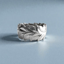 Load image into Gallery viewer, Scalloped Shiny Maile &amp; Hibiscus 12mm Ring in 14K White Gold in size 10 5/8
