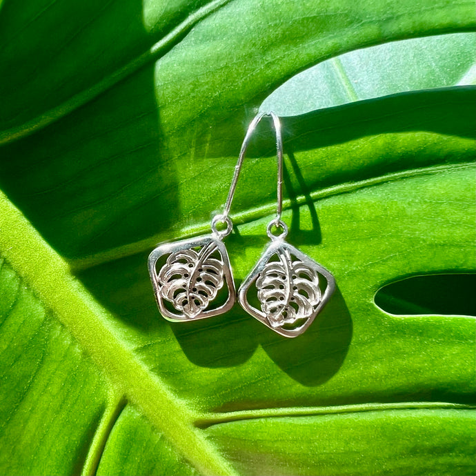 White Gold Hawaiian Quilt Monstera Dangle Earrings 