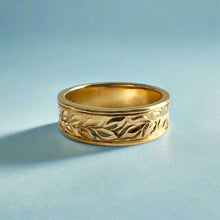 Load image into Gallery viewer, Concave Shiny Maile &amp; Hibiscus 6mm Ring in 14K Yellow Gold in size 6 3/4
