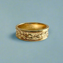 Load image into Gallery viewer, Concave Shiny Maile &amp; Hibiscus 6mm Ring in 14K Yellow Gold in size 6 3/4
