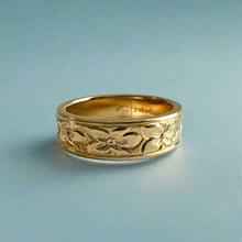Load image into Gallery viewer, Concave Hibiscus All Around 6mm Ring in 14K Yellow Gold in size 7 1/8
