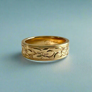 Concave Hibiscus All Around 6mm Ring in 14K Yellow Gold in size 7 1/8
