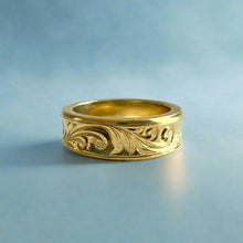 Load image into Gallery viewer, Concave Old English &amp; Plumeria 6mm Ring in 14K Green Gold in size 5 1/4
