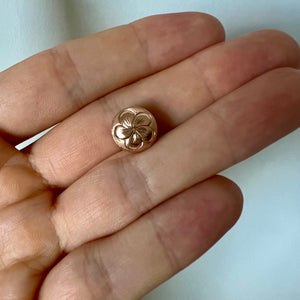 Round Hawaiian Flower pendant 