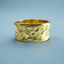 Load image into Gallery viewer, Concave Hibiscus Kiss Design with Shiny Maile 10mm Ring in 14K Green Gold in size 10 1/4
