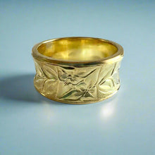 Load image into Gallery viewer, Concave Hibiscus Kiss Design with Shiny Maile 10mm Ring in 14K Green Gold in size 10 1/4
