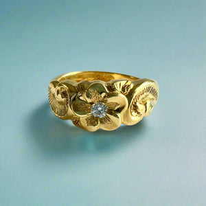 Something Romantic Hawaiian Flower Ring with Diamond in 18K Yellow Gold