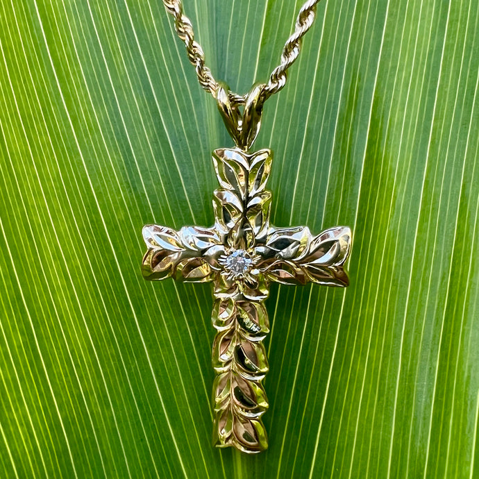 Shiny Maile Scalloped Cross Pendant with Diamond in 18K Yellow Gold
