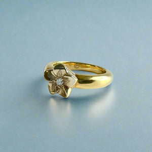 Two-tone Simply Romantic Ring with Diamond in 18K Gold