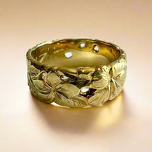 Load image into Gallery viewer, Pukalani Flower 8mm Filigree Hawaiian Ring in 14K Green Gold
