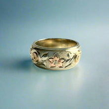 Load image into Gallery viewer, Tri-Color Hawaiian Haku Lei 8mm Ring in 14K Gold
