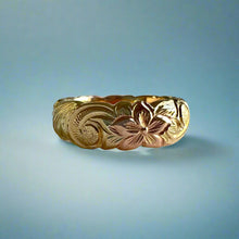 Load image into Gallery viewer, Tri-Color Scalloped 6mm Hibiscus &amp; Old English Hawaiian Ring in 14K Gold
