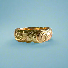 Load image into Gallery viewer, Tri-Color Scalloped 6mm Hibiscus &amp; Old English Hawaiian Ring in 14K Gold

