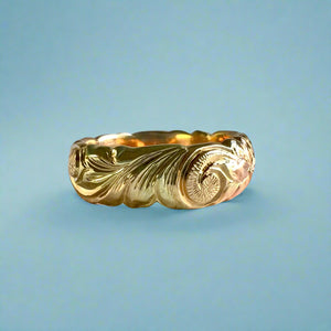 Tri-Color Scalloped 6mm Hibiscus & Old English Hawaiian Ring in 14K Gold