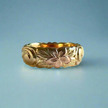 Load image into Gallery viewer, Tri-Color Scalloped 6mm Hibiscus &amp; Old English Hawaiian Ring in 14K Gold

