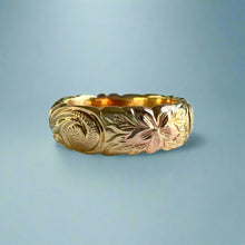 Load image into Gallery viewer, Tri-Color Scalloped 6mm Hibiscus &amp; Old English Hawaiian Ring in 14K Gold
