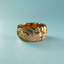 Load image into Gallery viewer, Tri-Color Scalloped 8mm Hibiscus &amp; Old English Hawaiian Ring in 14K Gold

