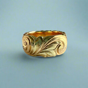 Tri-Color Scalloped 8mm Hibiscus & Old English Hawaiian Ring in 14K Gold