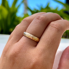 Load image into Gallery viewer, Shiny Old English &amp; Hibiscus 4mm Hawaiian Ring in 14K Yellow Gold in size 7 3/4
