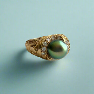 Old English & Diamonds Black Pearl Ring in 14K Yellow Gold in size 5 1/2