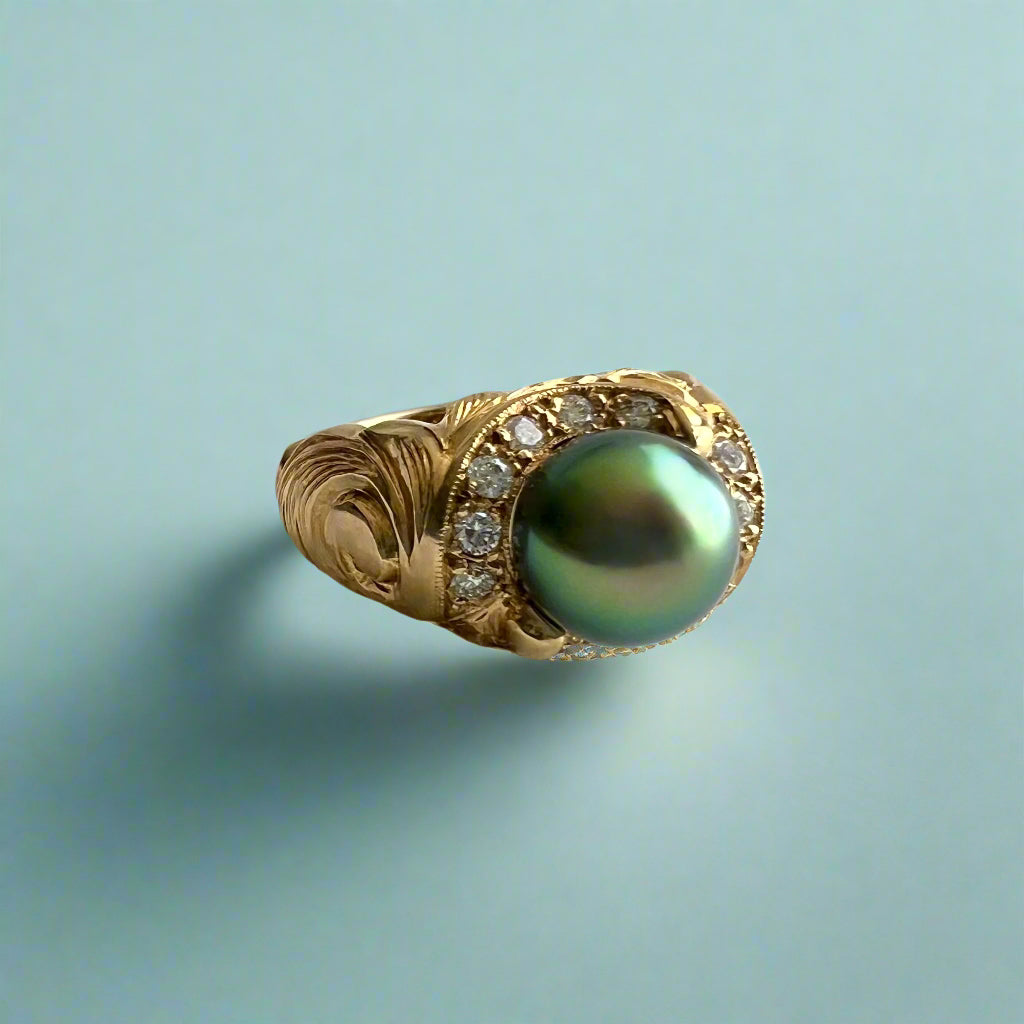 Old English & Diamonds Black Pearl Ring in 14K Yellow Gold in size 5 1/2