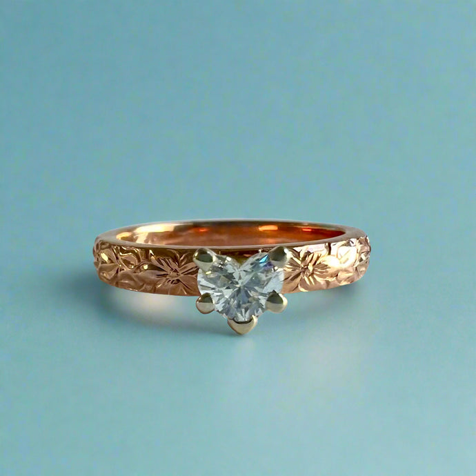 Shiny Maile 3mm Solitaire with Diamond in 14K Pink Gold in size 5