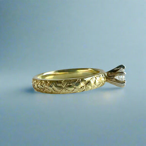 Kaimana Kula Plumeria with Leaves 3mm Solitaire Ring with Diamond in 14K Green Gold in size 3 7/8