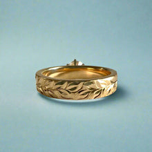 Load image into Gallery viewer, Kaimana Kula Shiny Maile &amp; Hibiscus 4mm Solitaire Flat Ring with Cubic Zirconia in 14K Yellow Gold in size 5 1/8
