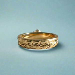 Kaimana Kula Shiny Maile & Hibiscus 4mm Solitaire Flat Ring with Cubic Zirconia in 14K Yellow Gold in size 5 1/8