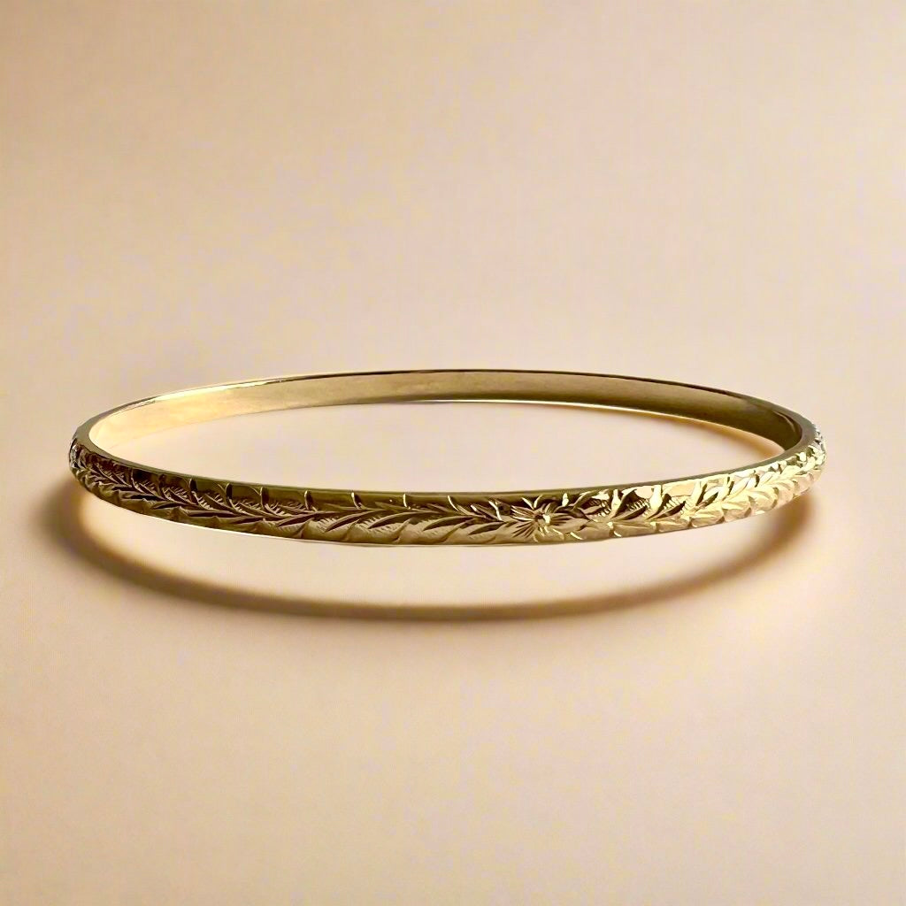 Maile & Hibiscus 4mm Bangle Bracelet in 14K Yellow Gold