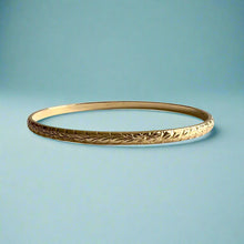 Load image into Gallery viewer, Maile &amp; Hibiscus 4mm Hawaiian Bangle Bracelet in 14K Yellow Gold
