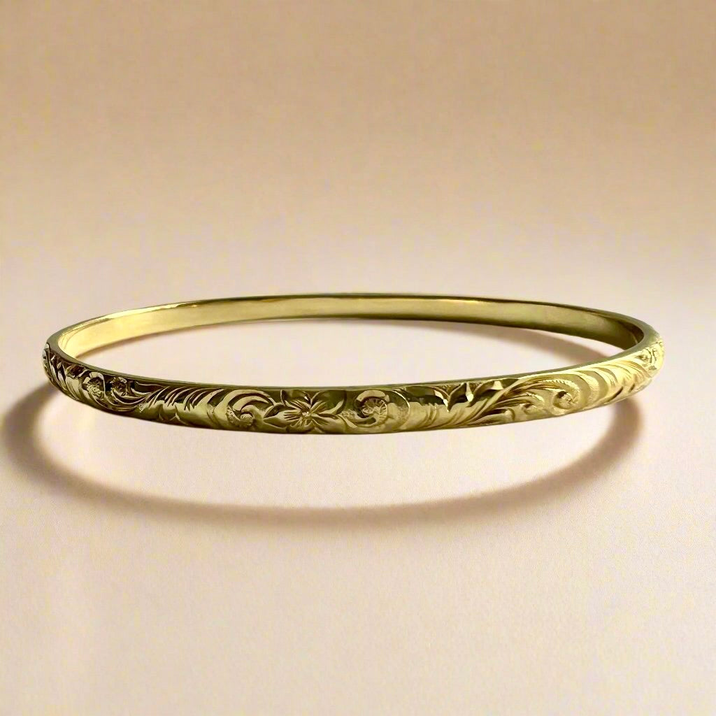 Old English & Hibiscus 4mm Bangle Bracelet in 18K Yellow Gold