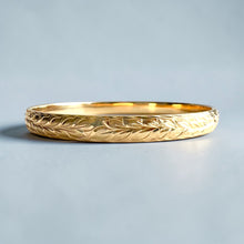 Load image into Gallery viewer, Maile &amp; Hibiscus 6mm "Kuuipo" Bangle Bracelet in 14K Yellow Gold in size 7 1/2
