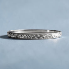 Load image into Gallery viewer, Shiny Maile &amp; Hibiscus 6mm "Kuuipo" Bangle Bracelet in 14K White Gold in size 7 1/2
