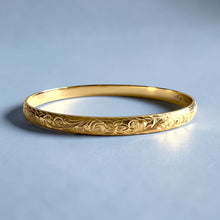 Load image into Gallery viewer, Old English &amp; Hibiscus 6mm Bangle Bracelet in 14K Yellow Gold in size 7 3/4
