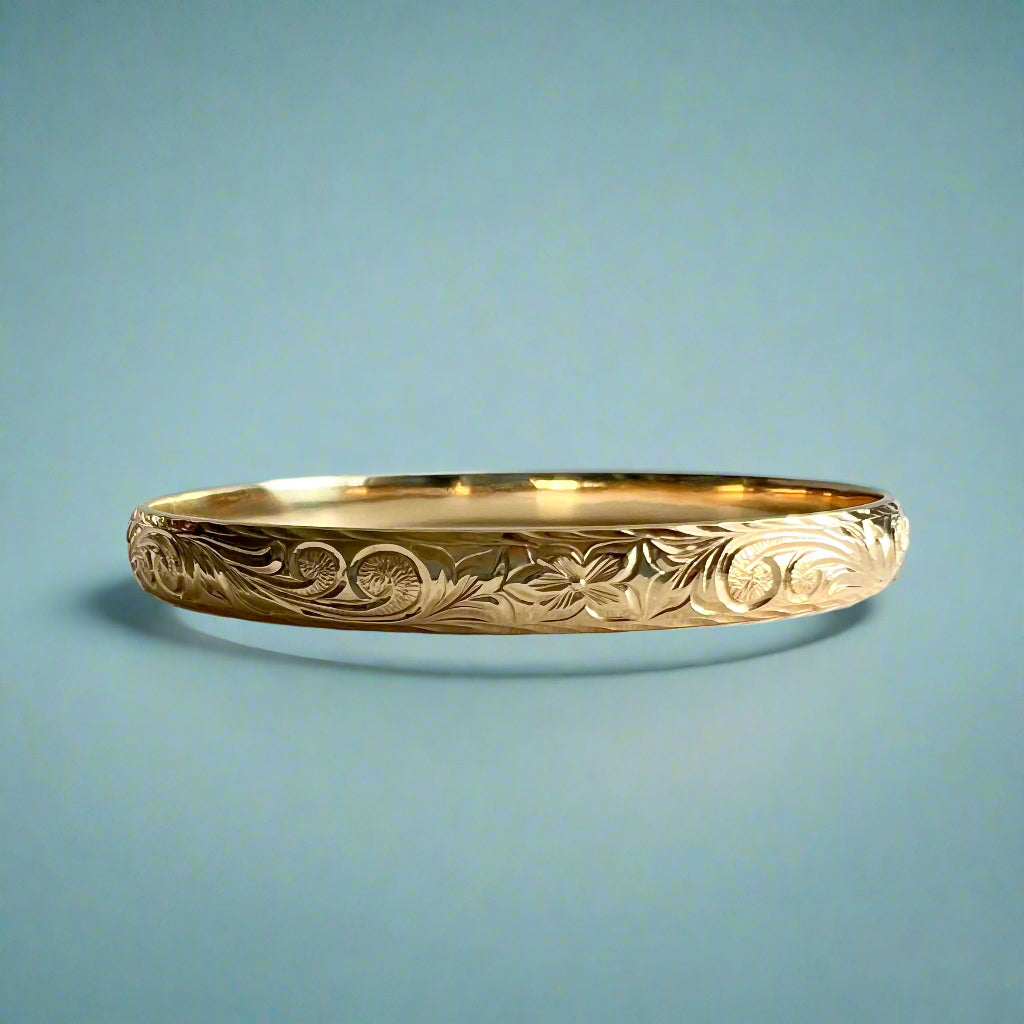 Old English & Hibiscus 6mm Hawaiian Bangle Bracelet in 14K Yellow Gold