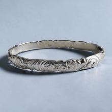 Load image into Gallery viewer, Scalloped Old English with Hibiscus &amp; Plumeria 8mm Bangle Bracelet in 14K White Gold in size 7 5/8
