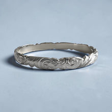 Load image into Gallery viewer, Scalloped Old English &amp; Hibiscus 8mm Bangle Bracelet in 18K White Gold in size 6 1/2

