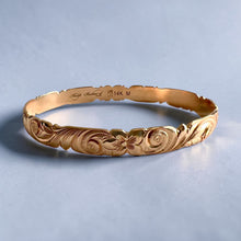 Load image into Gallery viewer, Scalloped Old English &amp; 2x Hibiscus 8mm Makana Bangle Bracelet in 14K Pink Gold in size 8
