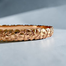Load image into Gallery viewer, Scalloped Hibiscus &amp; Plumeria with Leaves 8mm Makana Bangle Bracelet in 14K Pink Gold in 7 3/4
