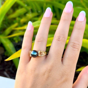 Hibiscus with Leaf Black Pearl Ring in 14K Yellow Gold in size 6 1/2
