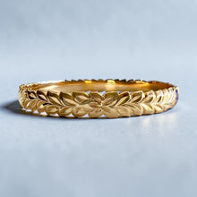 Load image into Gallery viewer, Shiny Maile &amp; Hibiscus 8mm "Kuuipo" Bangle Bracelet in 14K Yellow Gold in size 7 3/4
