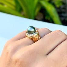 Load image into Gallery viewer, Old English &amp; Diamonds Black Pearl Ring in 14K Yellow Gold in size 5 1/2
