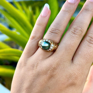 Old English & Diamonds Black Pearl Ring in 14K Yellow Gold in size 5 1/2