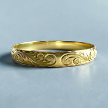 Load image into Gallery viewer, Old English &amp; Hibiscus 8mm Bangle Bracelet in 14K Green Gold in size 7 1/4
